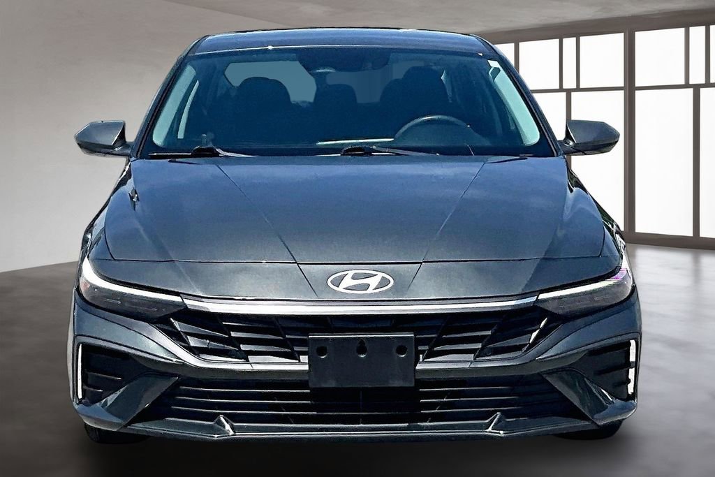 Used 2024 Hyundai Elantra SE FWD image 4