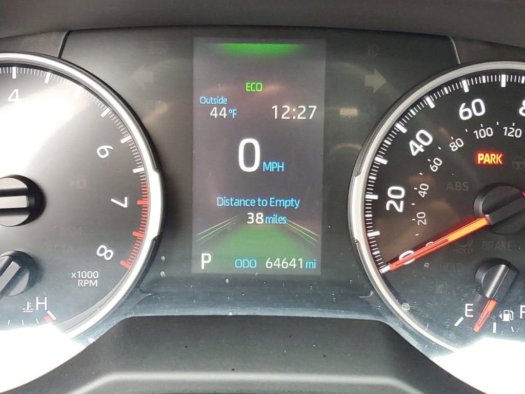 Used 2022 Toyota RAV4 LE image 10