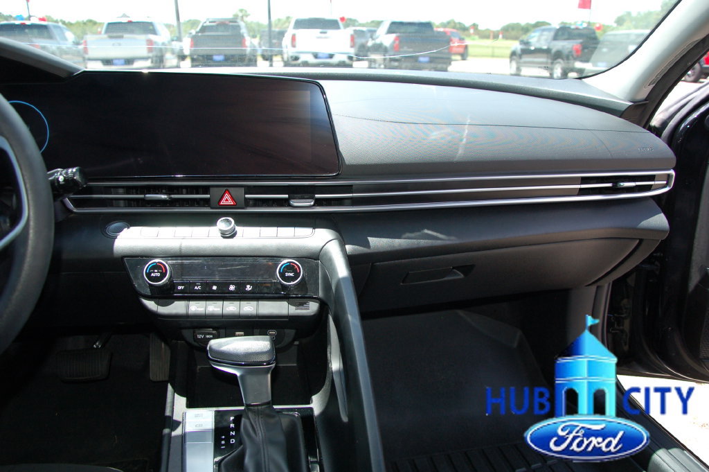 Used 2024 Hyundai Elantra SEL FWD image 20