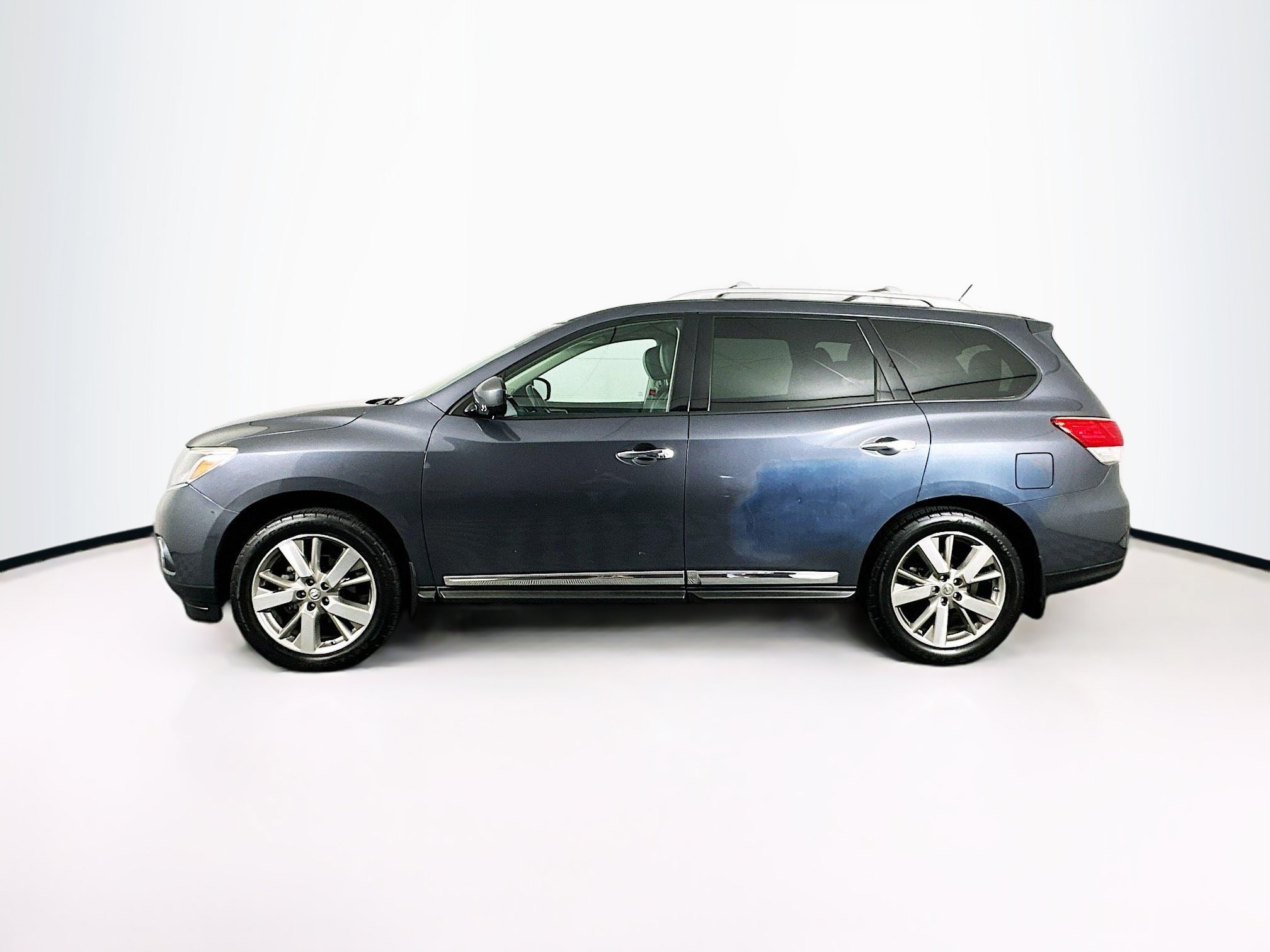 Used 2014 Nissan Pathfinder Platinum w/ Platinum Premium Package AWD/4WD image 4