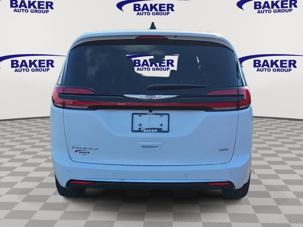 New 2026 Chrysler Pacifica Select image 4