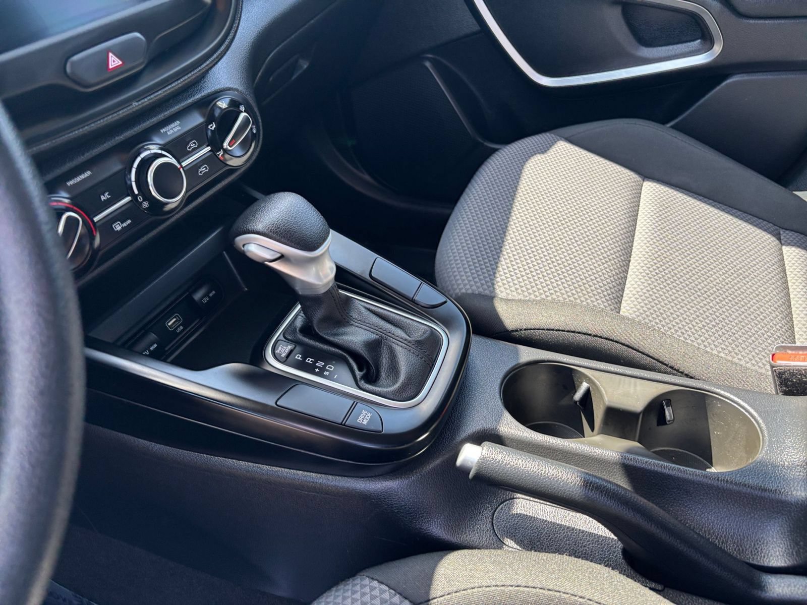 Used 2025 Kia Soul LX w/ LX Technology Package FWD image 41