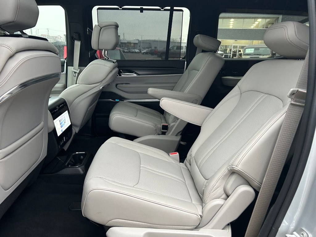 New 2026 Jeep Grand Wagoneer Summit w/ Premium Group III image 24