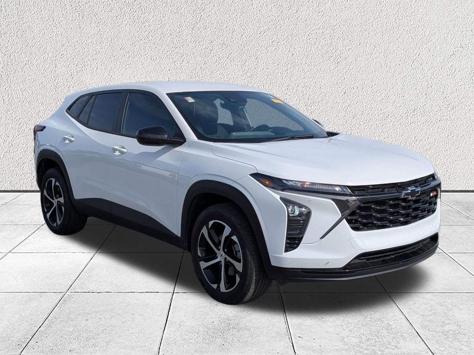 Used 2024 Chevrolet Trax RS w/ Driver Confidence Package FWD image 1