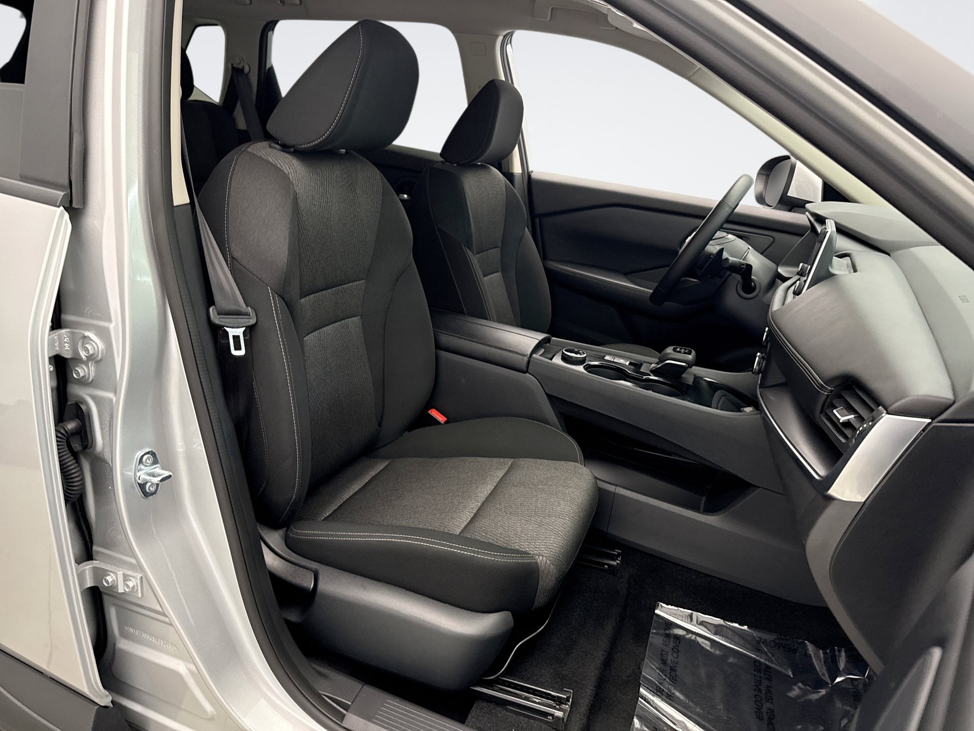 Used 2025 Nissan Rogue SV AWD/4WD image 16
