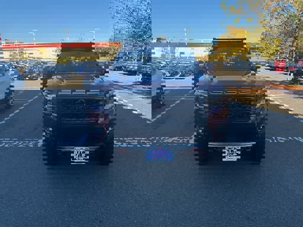 New 2025 Nissan Frontier PRO-4X w/ Pro Convenience Package image 2