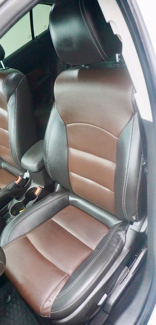 Used 2016 Chevrolet Cruze LTZ w/ Sun, Sound and Sport Package FWD image 4
