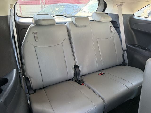 Used 2025 Toyota Sienna XLE FWD image 34