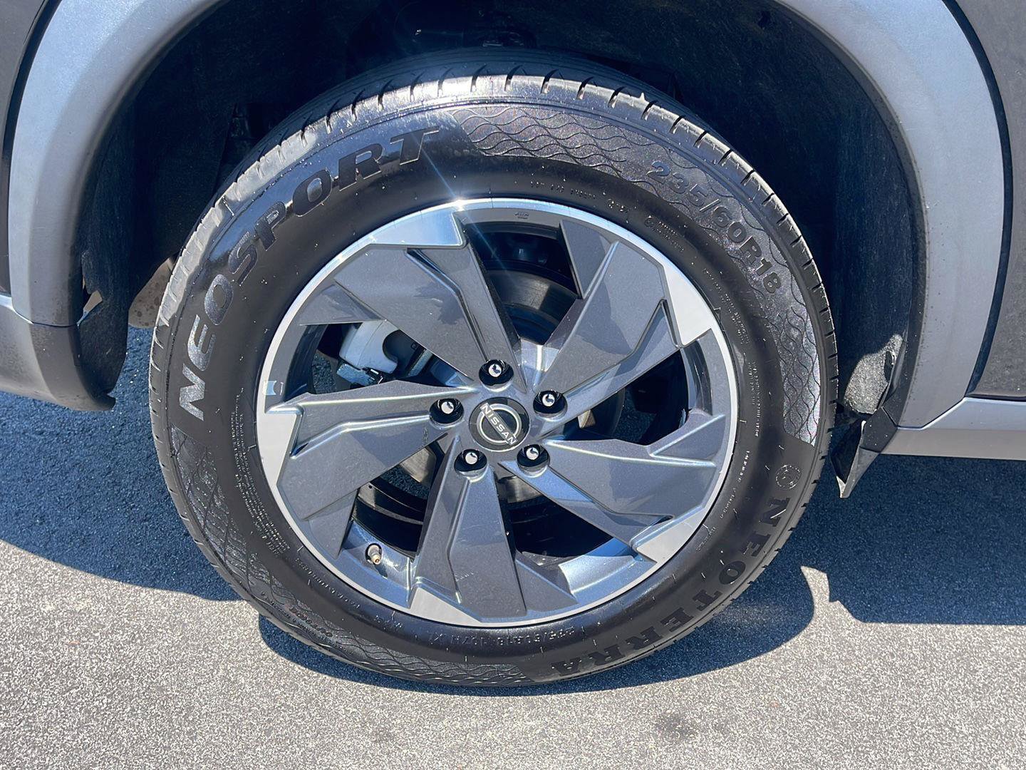 Used 2024 Nissan Rogue SV FWD image 10