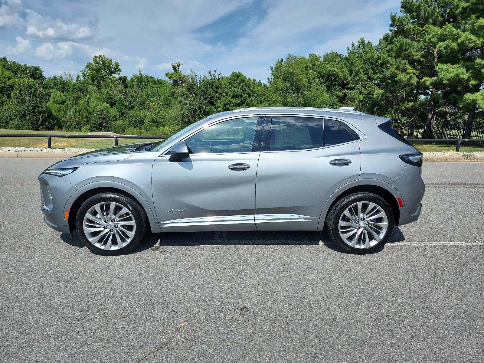 Used 2024 Buick Envision Avenir AWD/4WD image 2