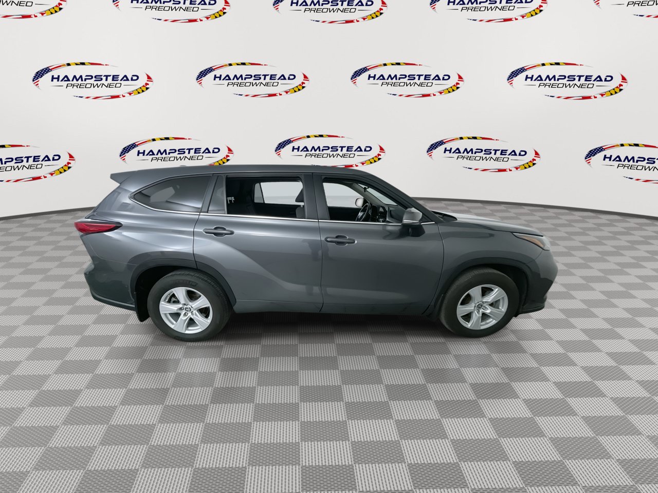 Used 2023 Toyota Highlander LE AWD/4WD image 10