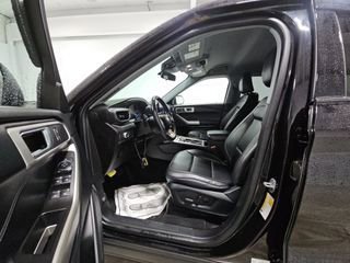 Used 2022 Ford Explorer XLT w/ Equipment Group 202A AWD/4WD image 8