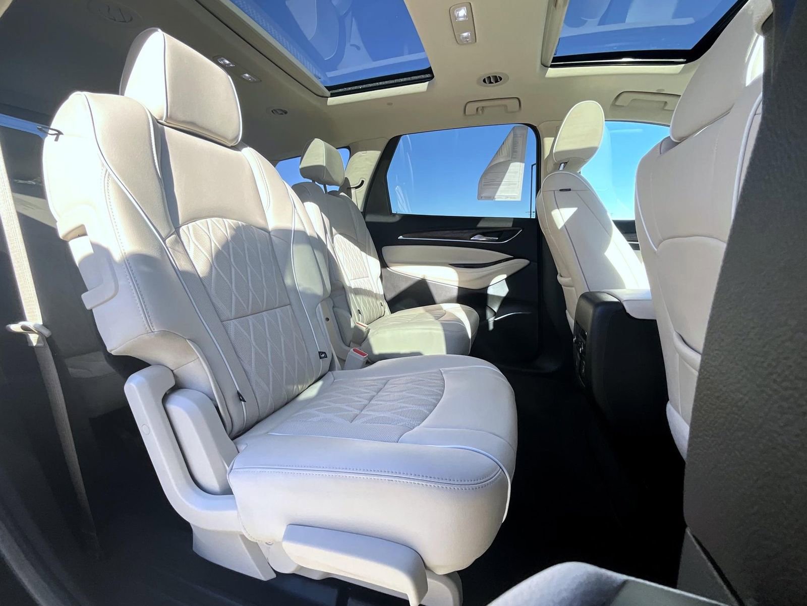 Used 2023 Buick Enclave Avenir w/ Avenir Technology Package image 22