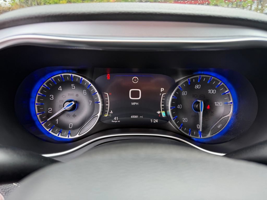 Used 2025 Chrysler Pacifica Limited FWD image 21