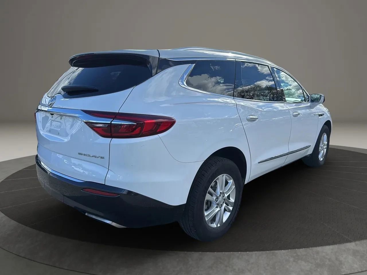 Used 2019 Buick Enclave Essence image 5