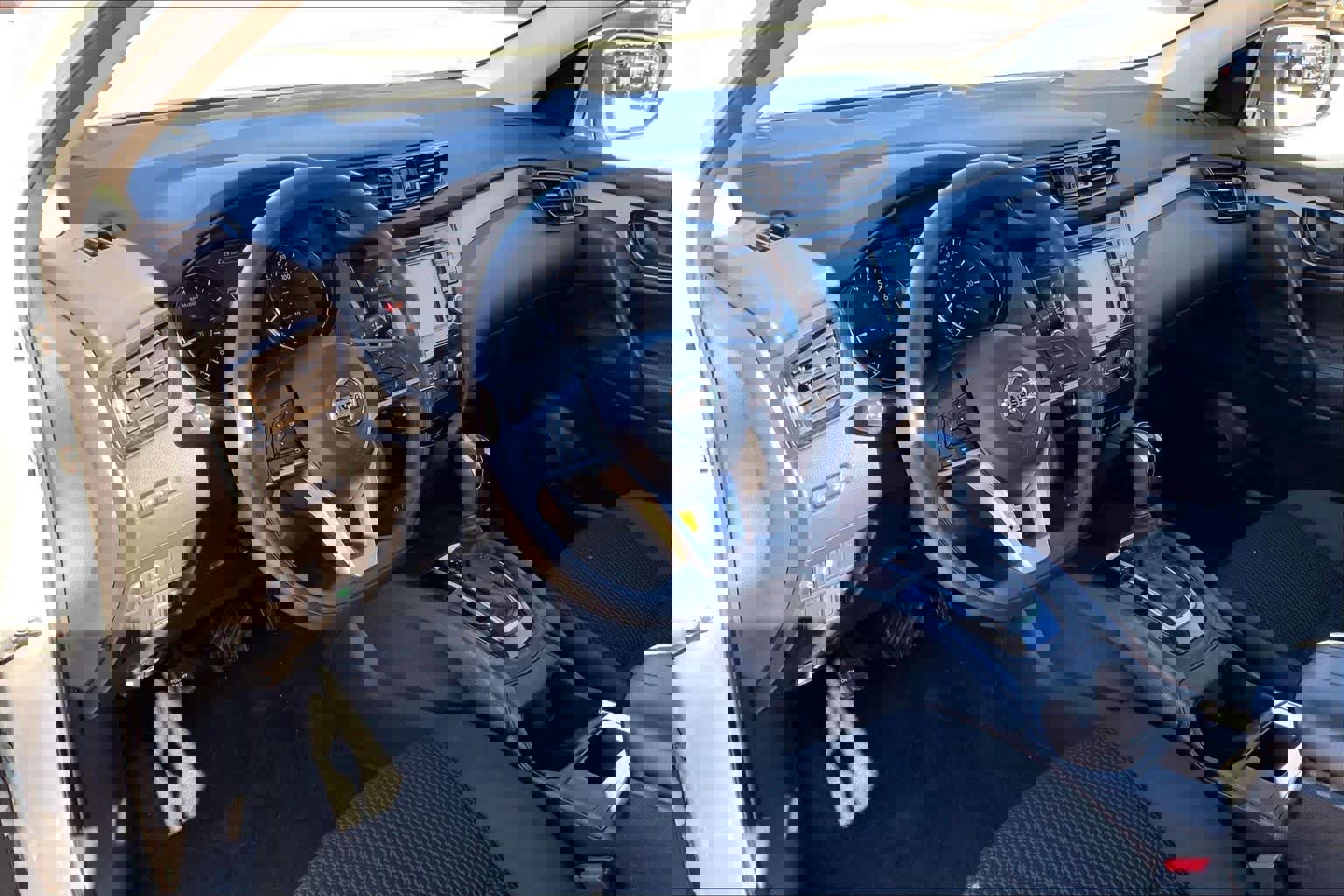 Used 2022 Nissan Rogue Sport S image 17