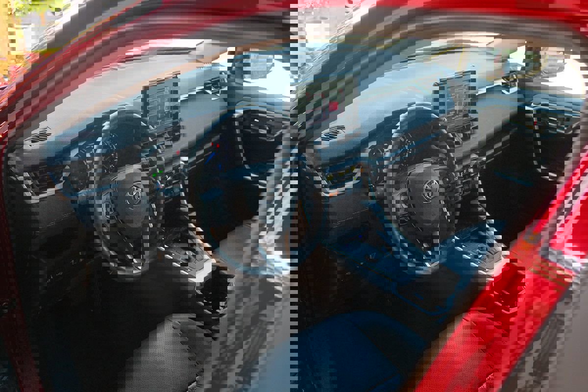 Used 2022 Toyota RAV4 XLE image 46