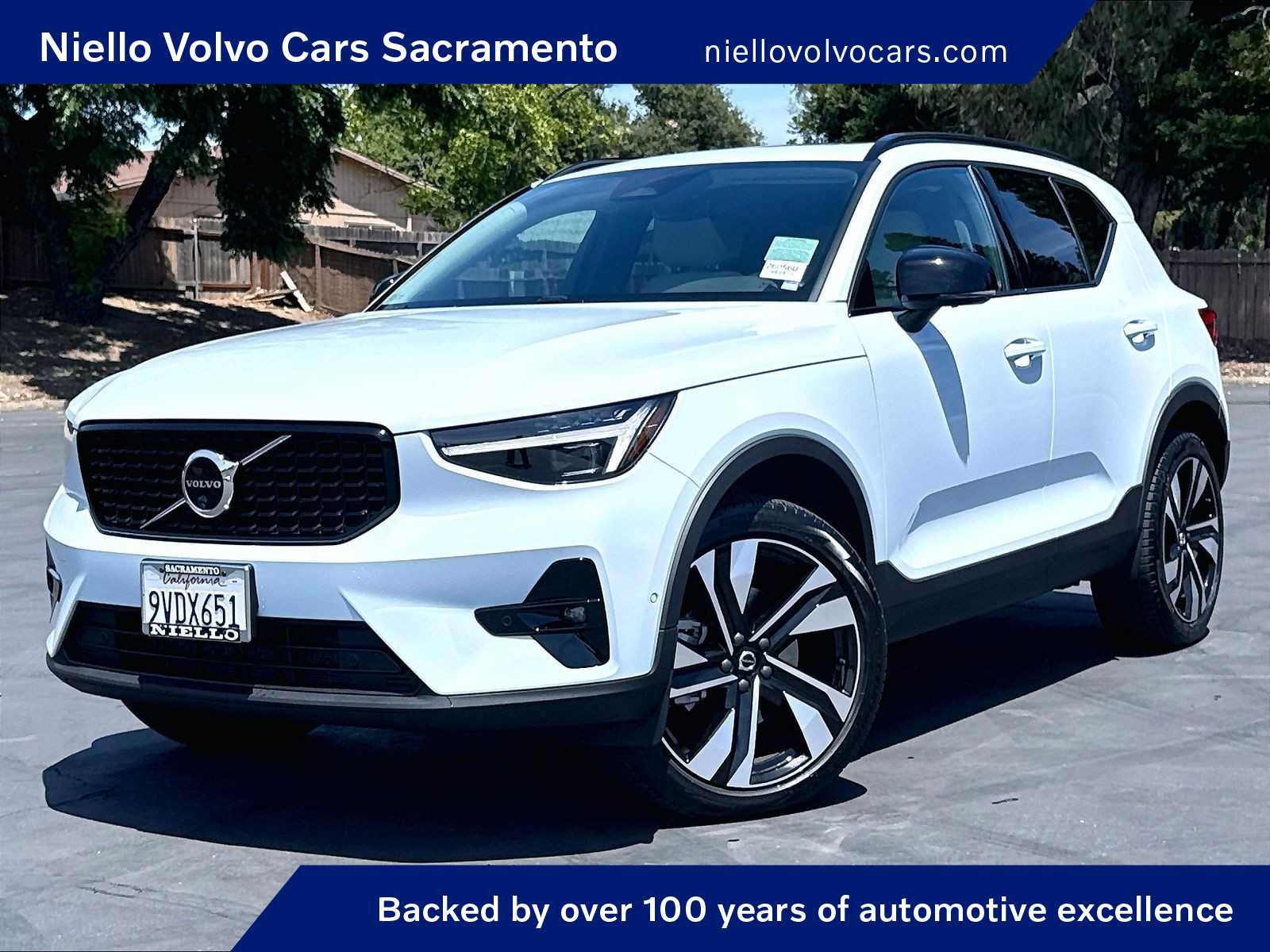 Used 2026 Volvo XC40 B5 Plus w/ Protection Package Premier AWD/4WD image 1