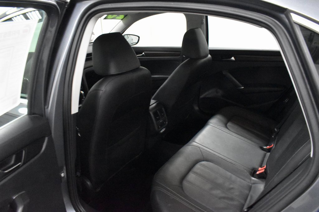 Used 2020 Volkswagen Passat 2.0T SEL image 16