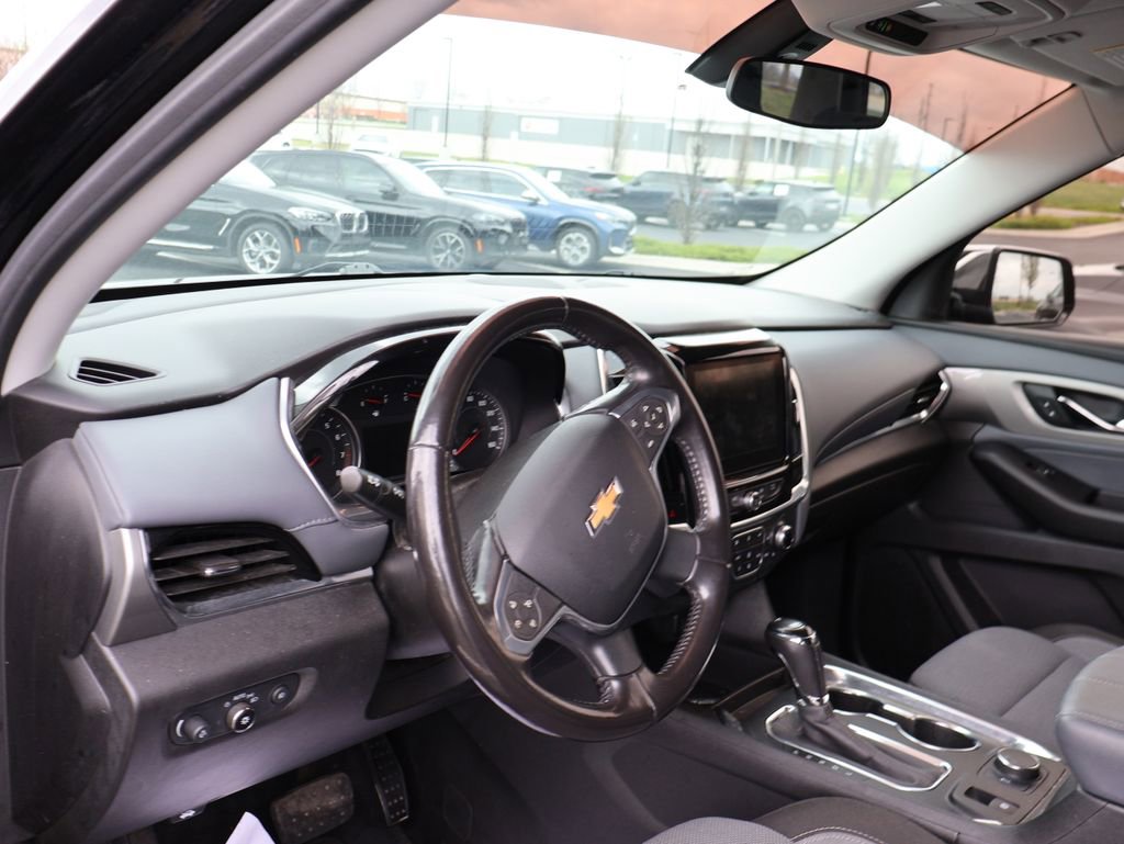 Used 2020 Chevrolet Traverse LT image 19