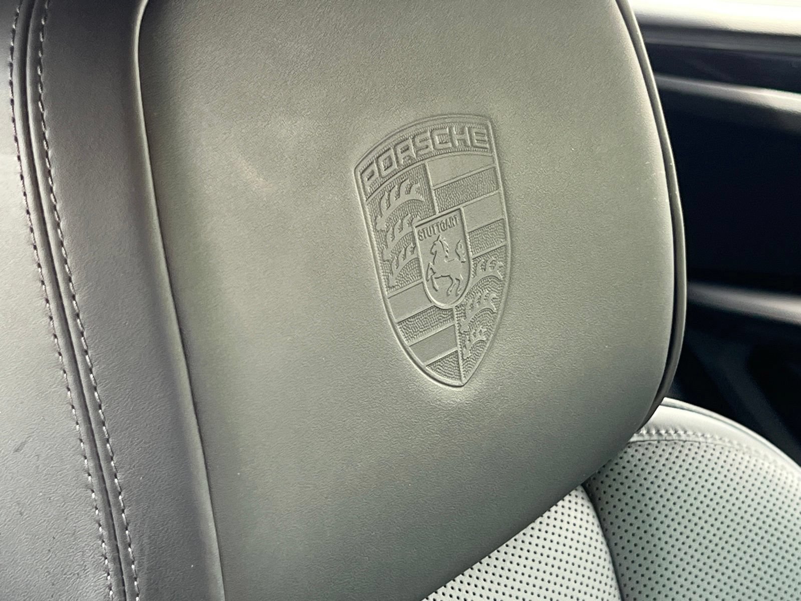 Certified 2026 Porsche Macan AWD/4WD image 38