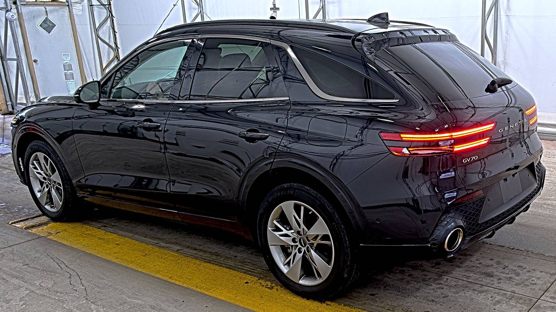 Used 2022 Genesis GV70 3.5T Sport w/ Sport Advanced Package AWD/4WD image 6