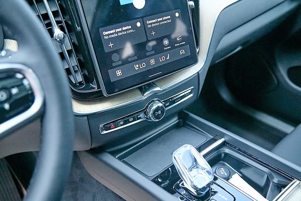 New 2026 Volvo XC60 B5 Plus w/ Climate Package AWD/4WD image 15