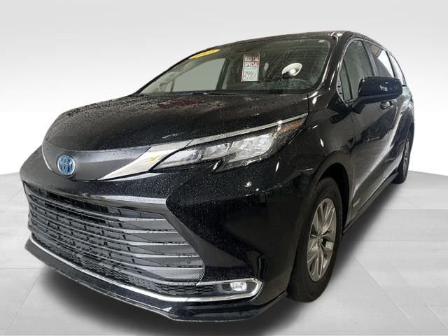 Used 2021 Toyota Sienna XLE w/ XLE Plus Package