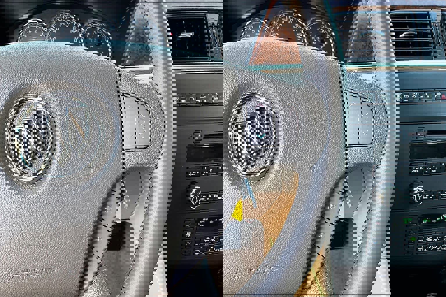 Used 2006 Buick LaCrosse CXL w/ Driver Confidence Package image 23