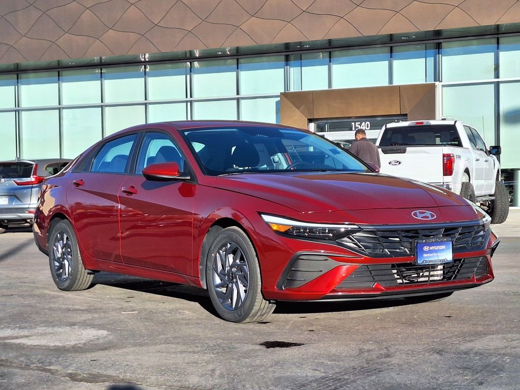 Used 2024 Hyundai Elantra Blue image 1