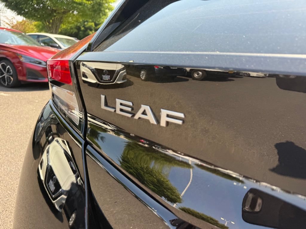 Certified 2025 Nissan Leaf S FWD image 8