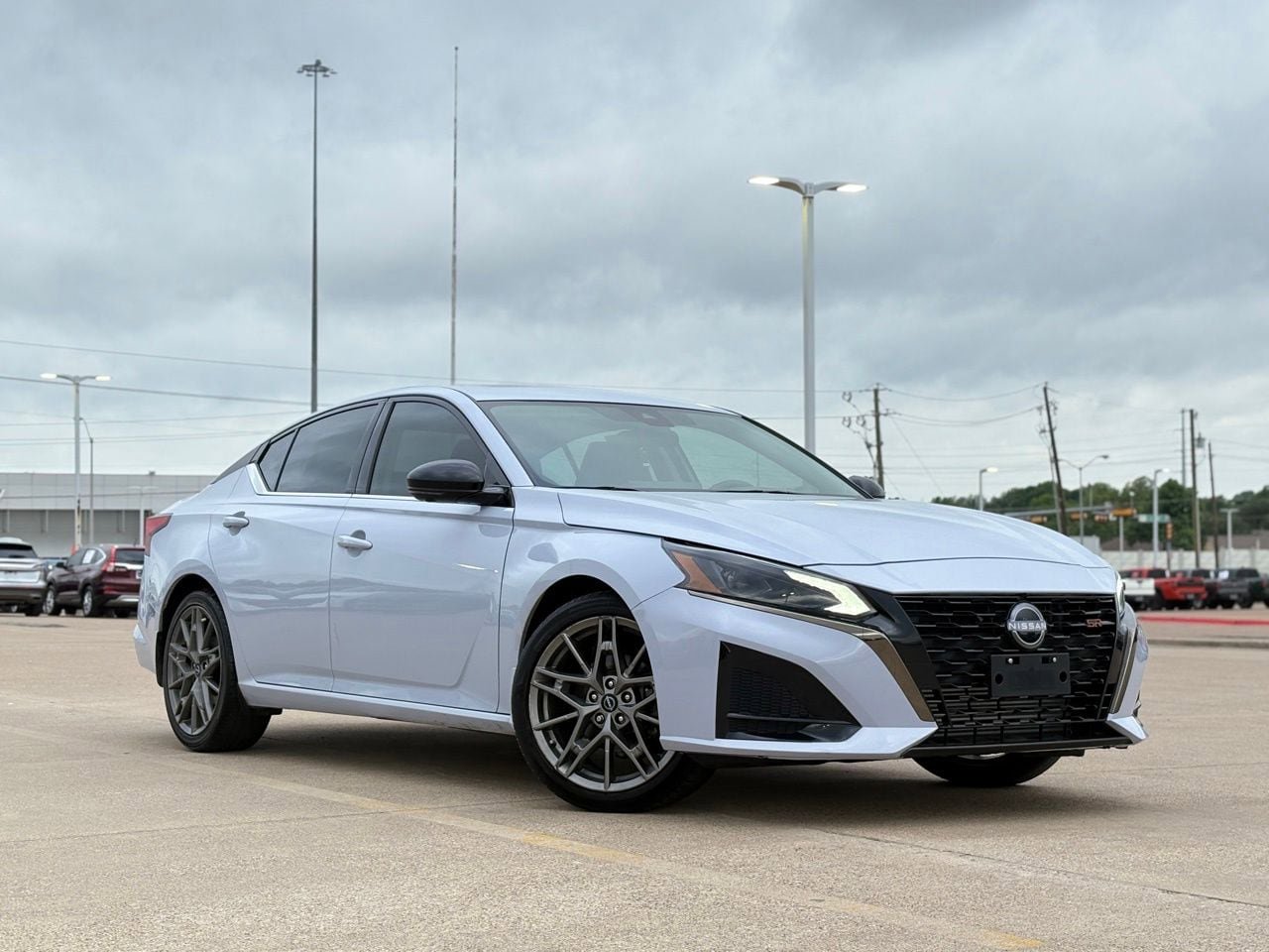 Used 2023 Nissan Altima 2.0 SR FWD image 2