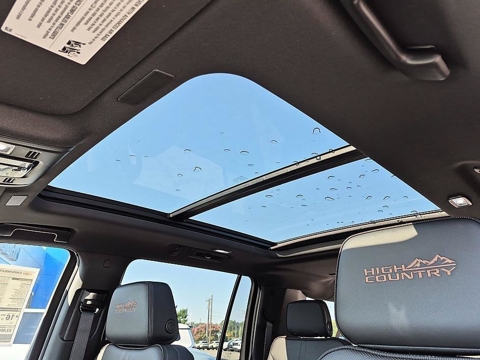New 2026 Chevrolet Suburban High Country w/ Sun And Tow Package AWD/4WD image 28