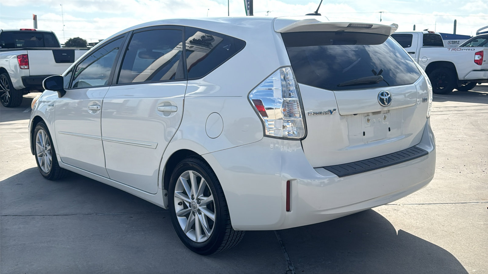 Used 2013 Toyota Prius V image 7