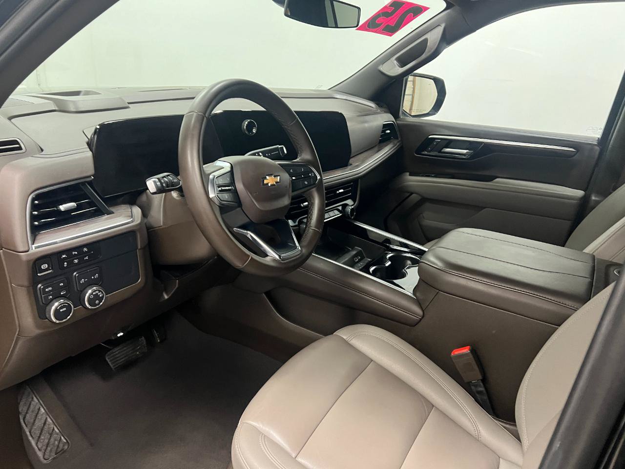 Used 2025 Chevrolet Suburban LT AWD/4WD image 27