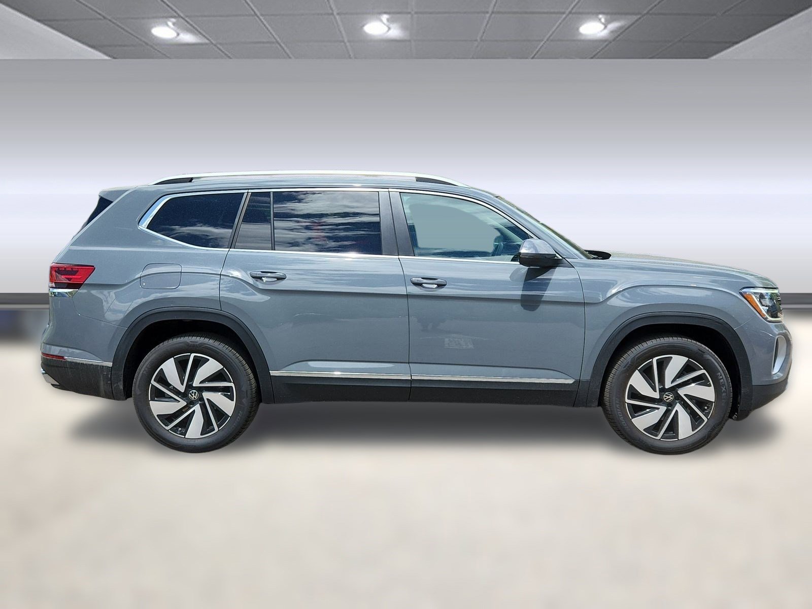 New 2025 Volkswagen Atlas SEL image 2