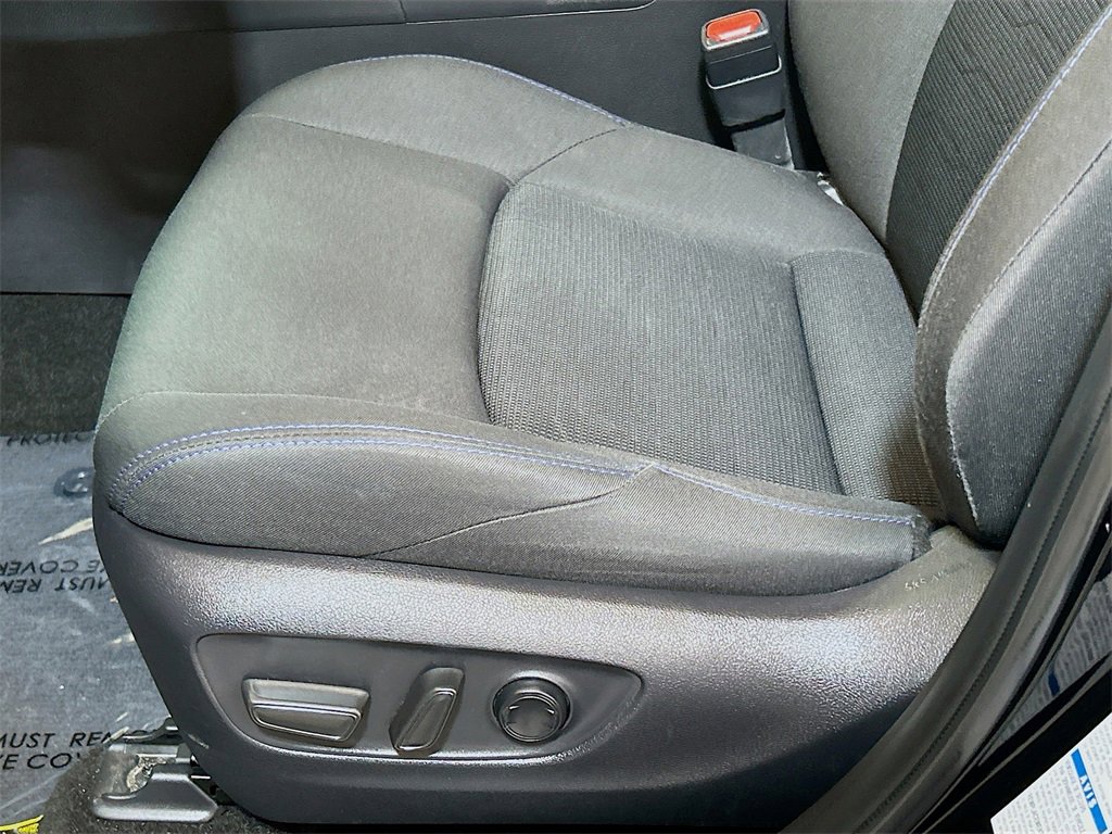 Used 2022 Toyota RAV4 SE image 16