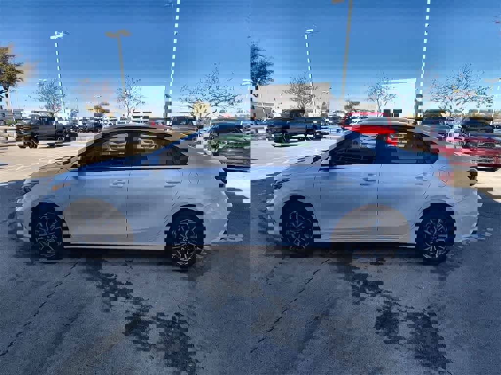 Used 2022 Kia Forte LXS image 3