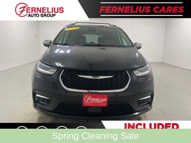 Used 2023 Chrysler Pacifica Limited FWD image 2