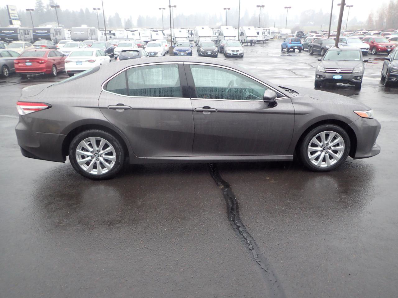 Used 2018 Toyota Camry LE FWD image 6