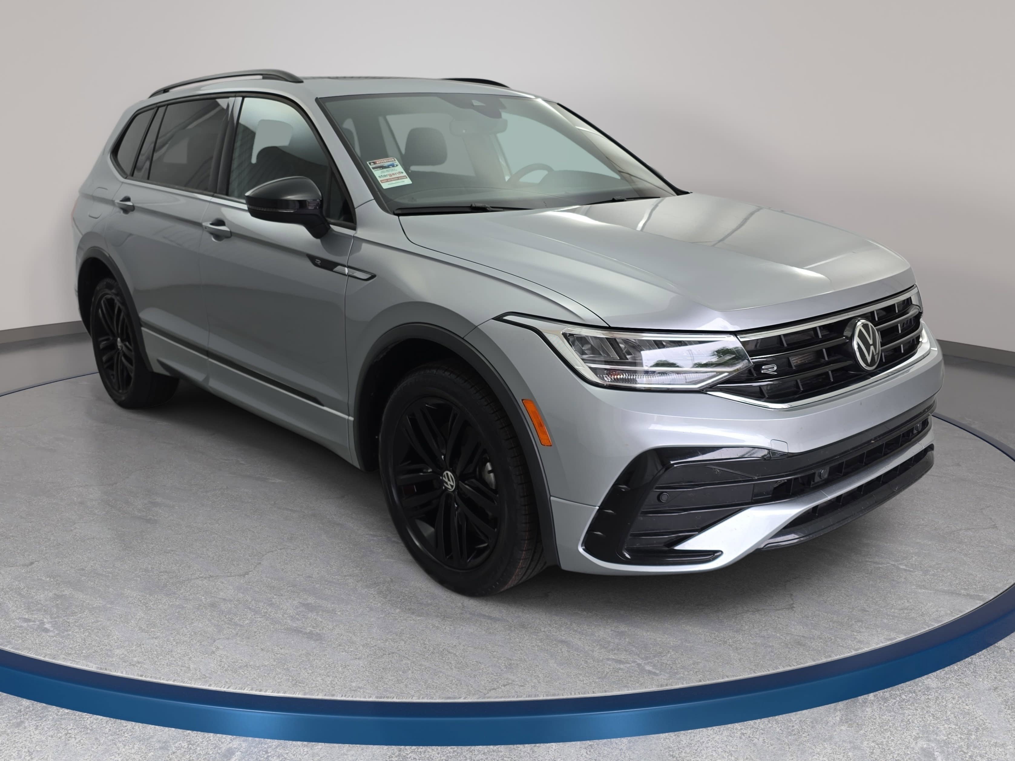 Certified 2022 Volkswagen Tiguan SE R-Line FWD image 3