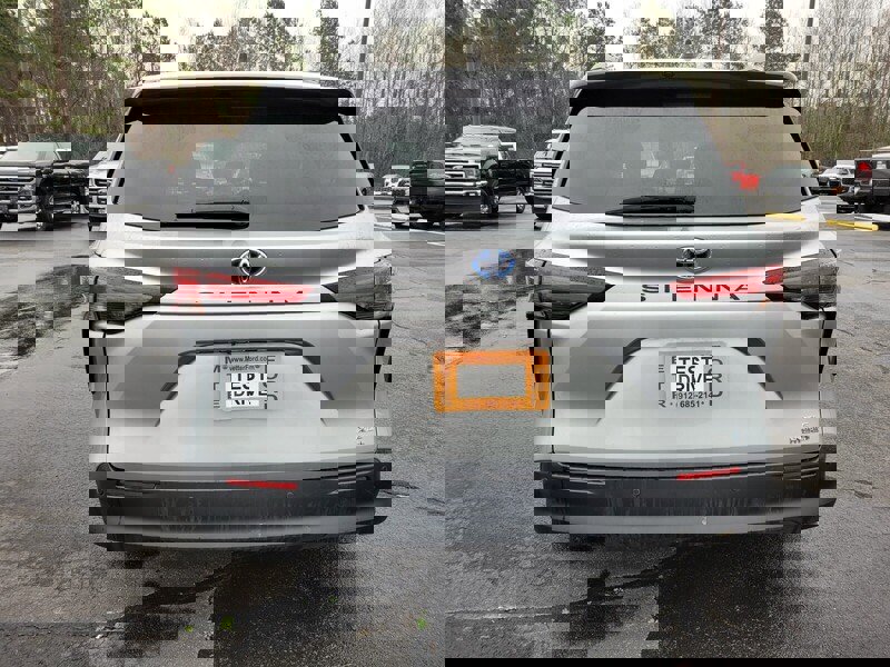 Used 2021 Toyota Sienna XLE image 11