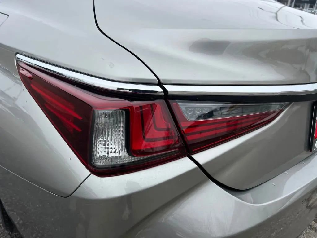 Used 2020 Lexus ES 350 w/ Premium Package image 39