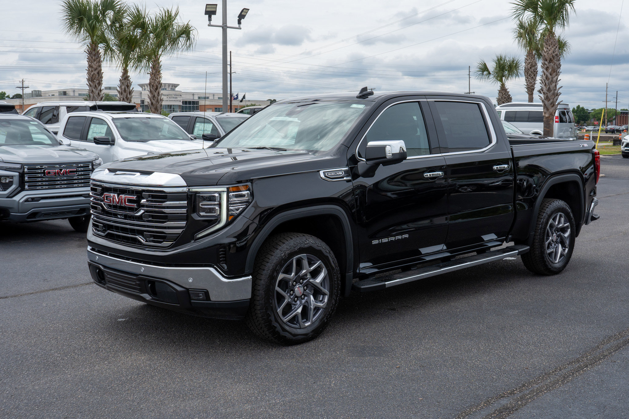 New 2026 GMC Sierra 1500 SLT AWD/4WD image 7