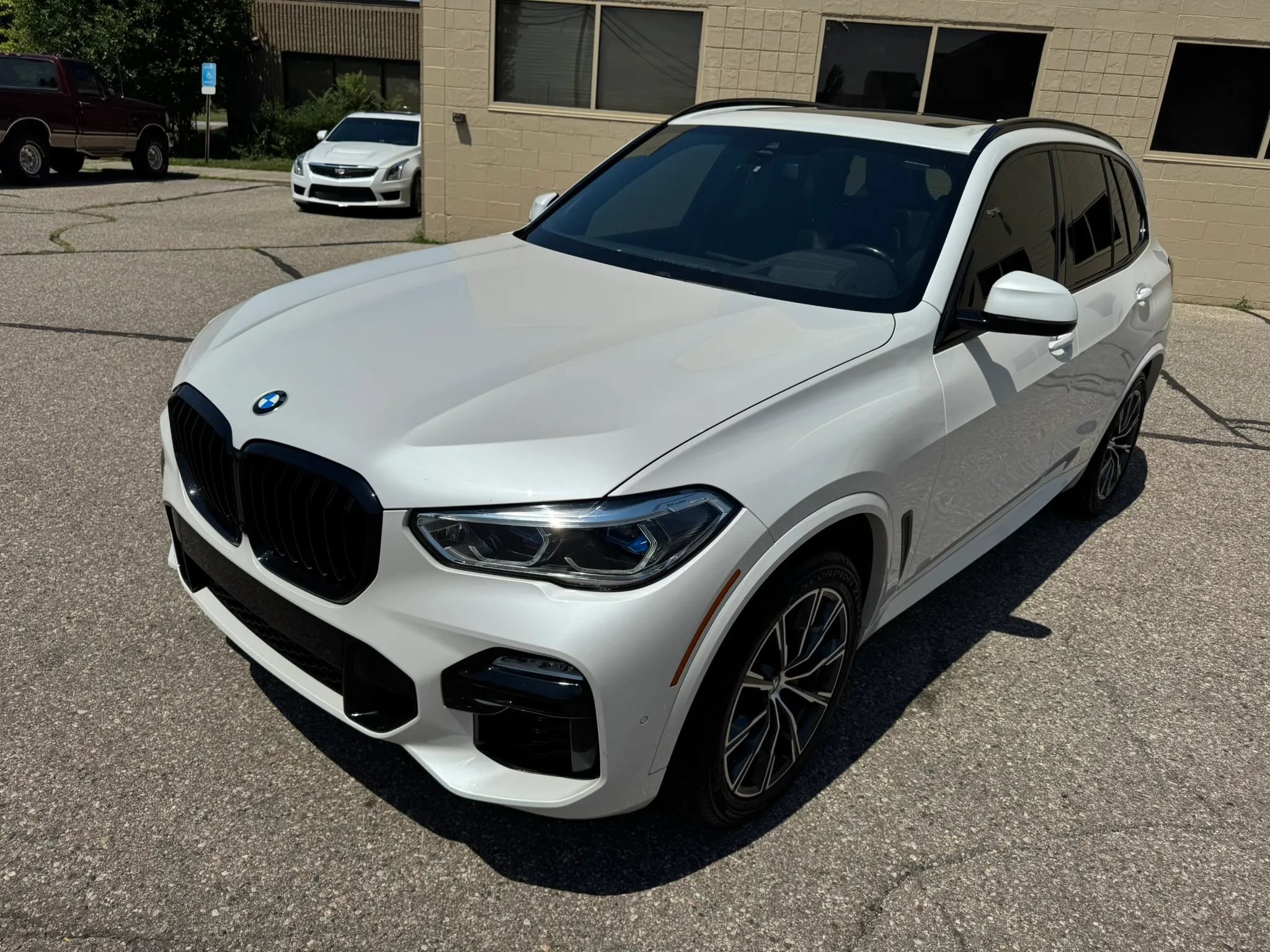 Used 2021 BMW X5 xDrive40i w/ M Sport Package AWD/4WD image 14