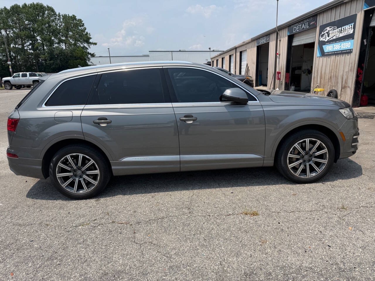 Used 2017 Audi Q7 3.0T Premium Plus w/ Premium Plus Package AWD/4WD image 2