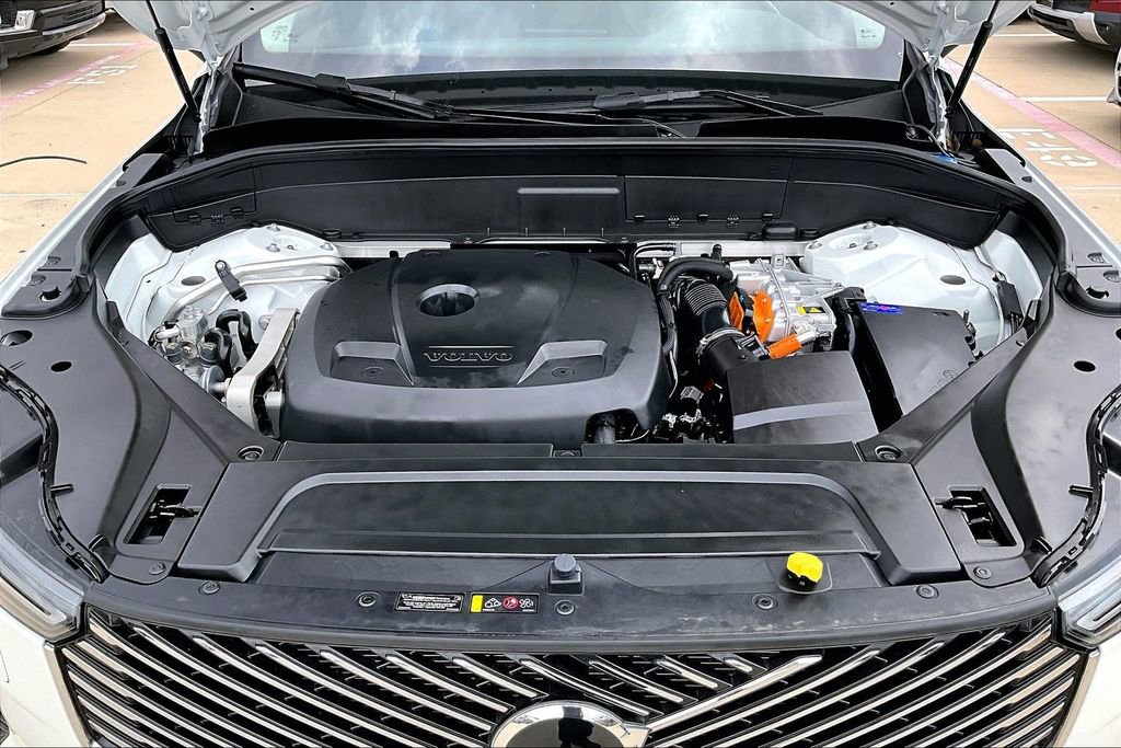 Certified 2025 Volvo XC90 T8 Plus w/ Protection Package Premier image 13