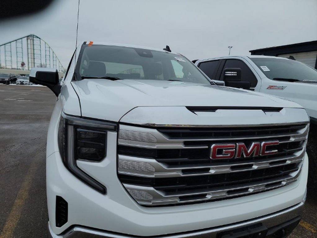 Used 2023 GMC Sierra 1500 SLE image 2