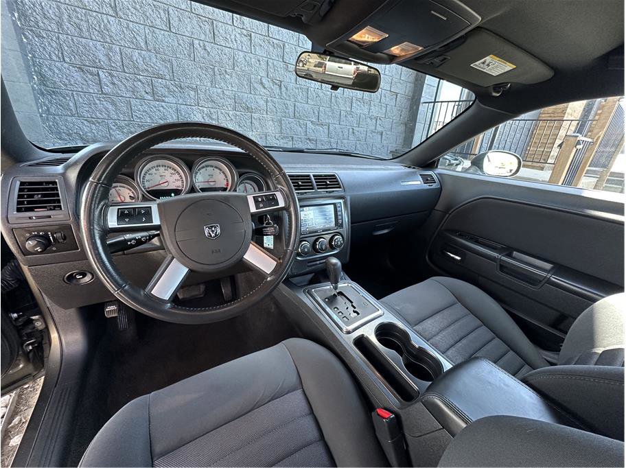 Used 2010 Dodge Challenger SE RWD image 2