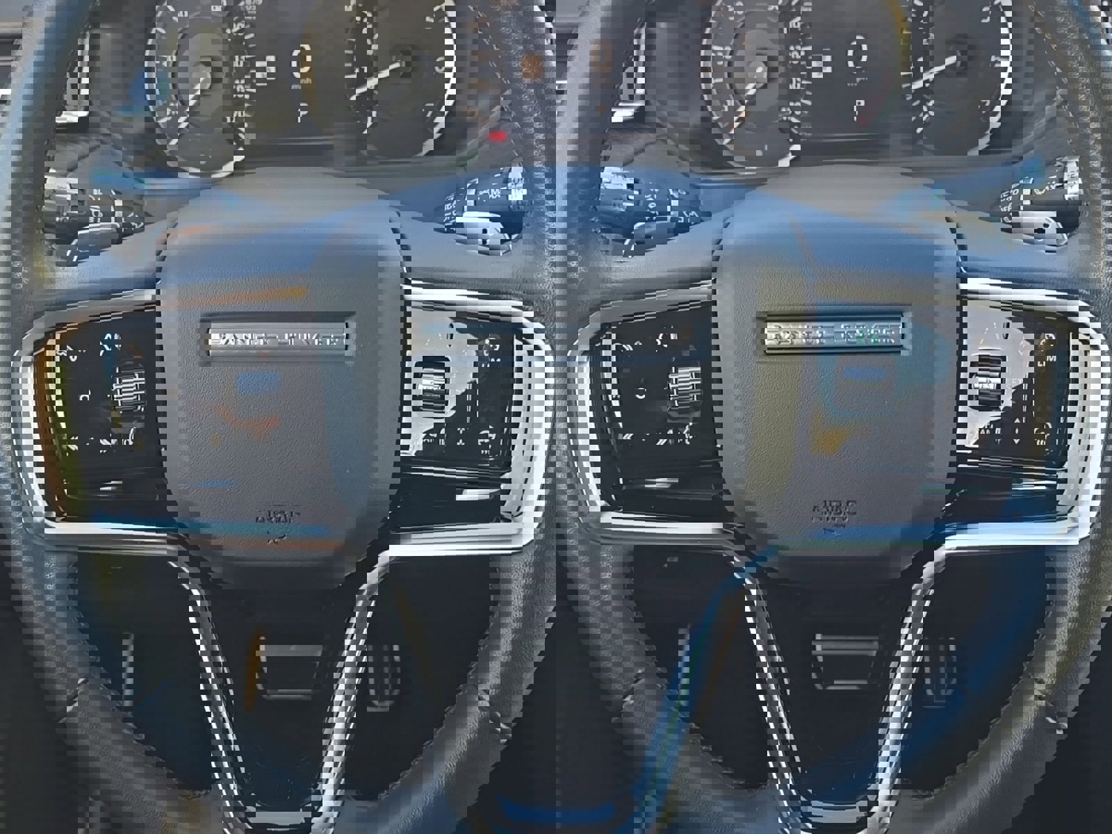 Used 2023 Land Rover Range Rover Velar R-Dynamic S image 13